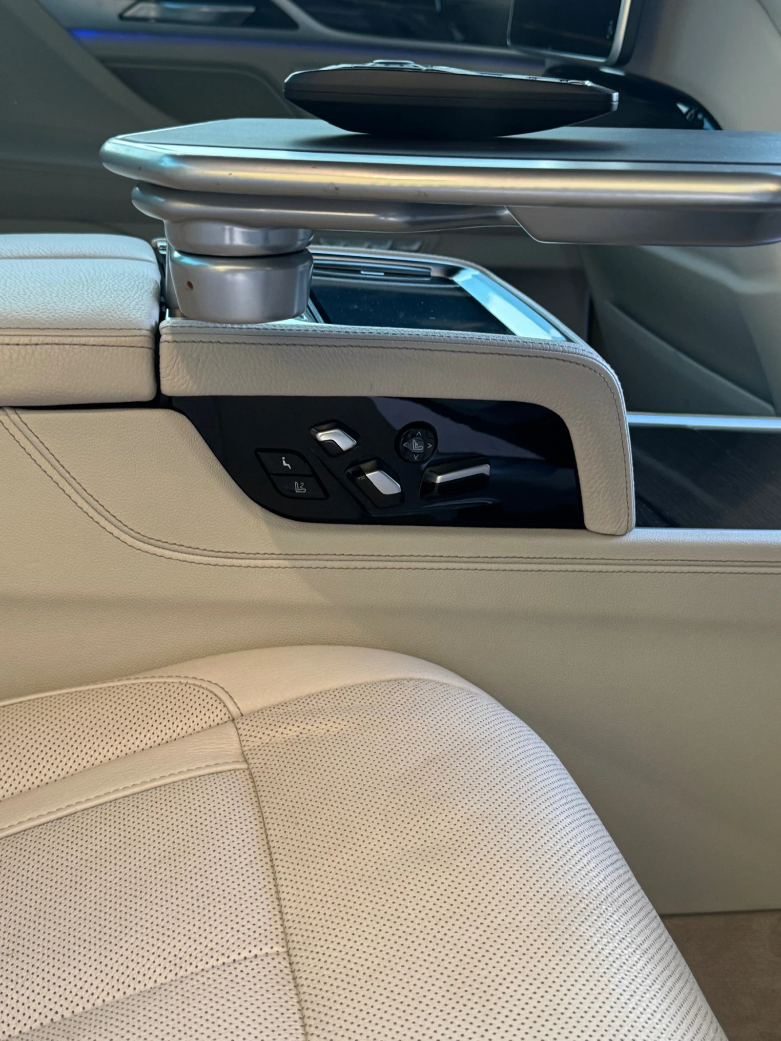 BMW 750 BOWERS&WILKINS/FULL/CARBON, снимка 14 - Автомобили и джипове - 55695221