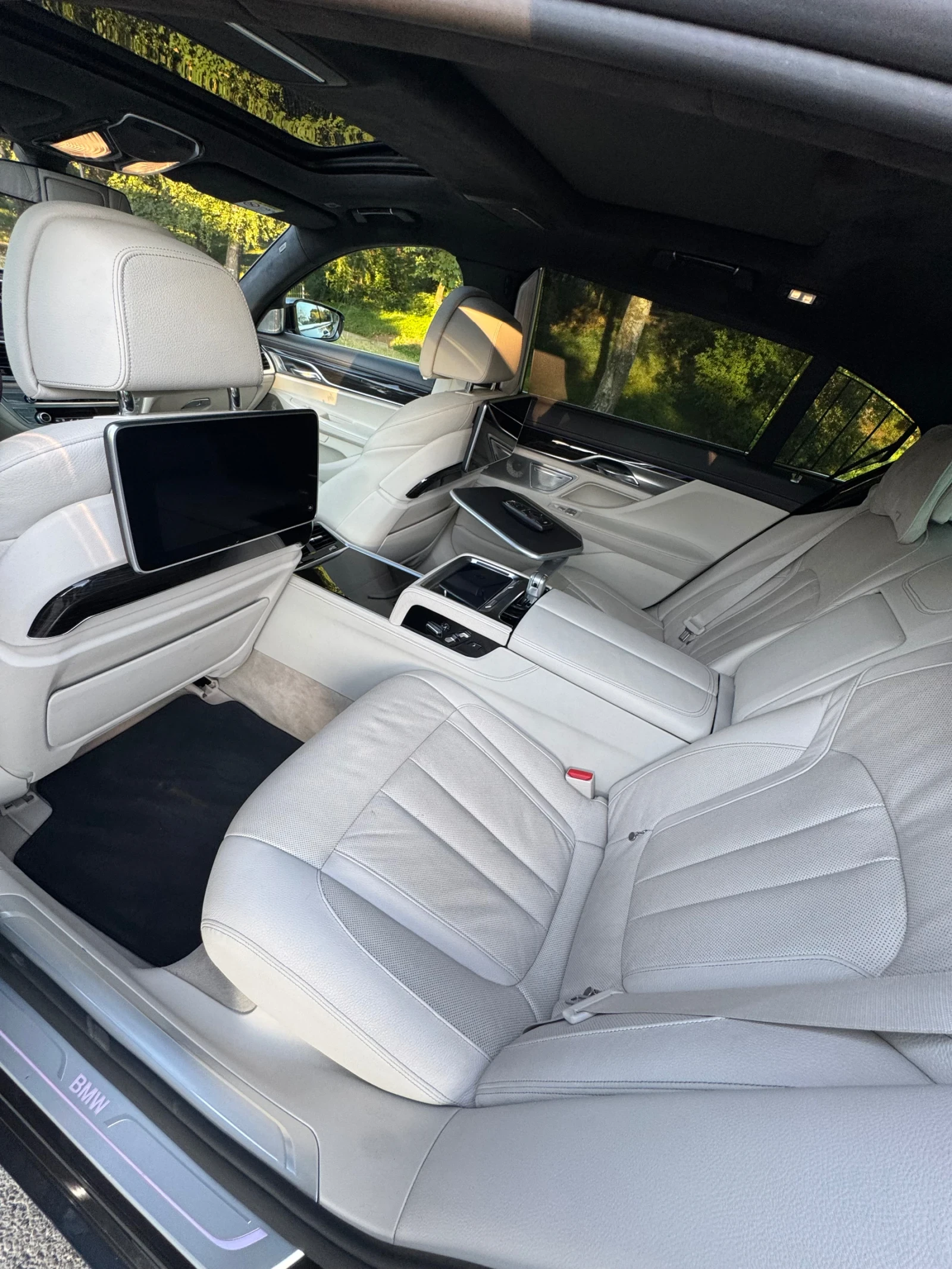 BMW 750 BOWERS&WILKINS/FULL/CARBON, снимка 11 - Автомобили и джипове - 55695221