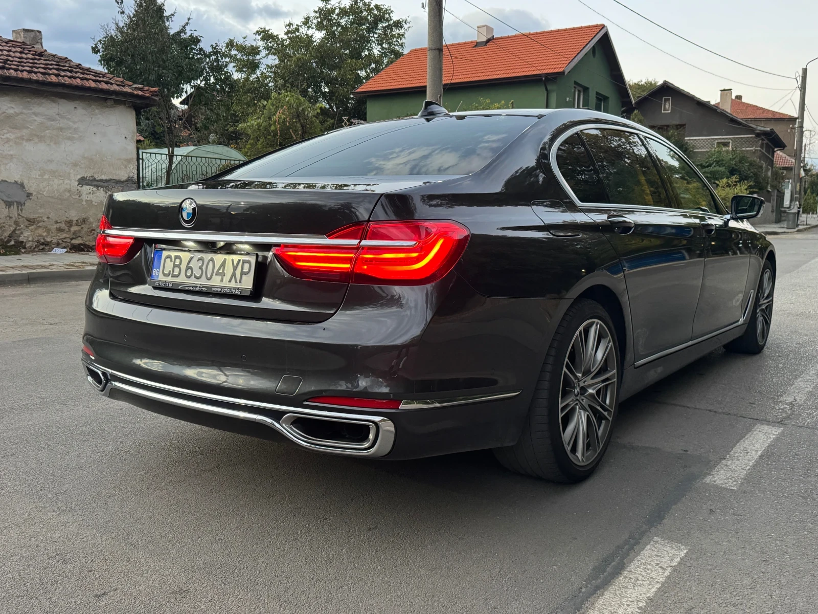 BMW 750 B&W/SKYLOUNGE/CARBON, снимка 3 - Автомобили и джипове - 56228420