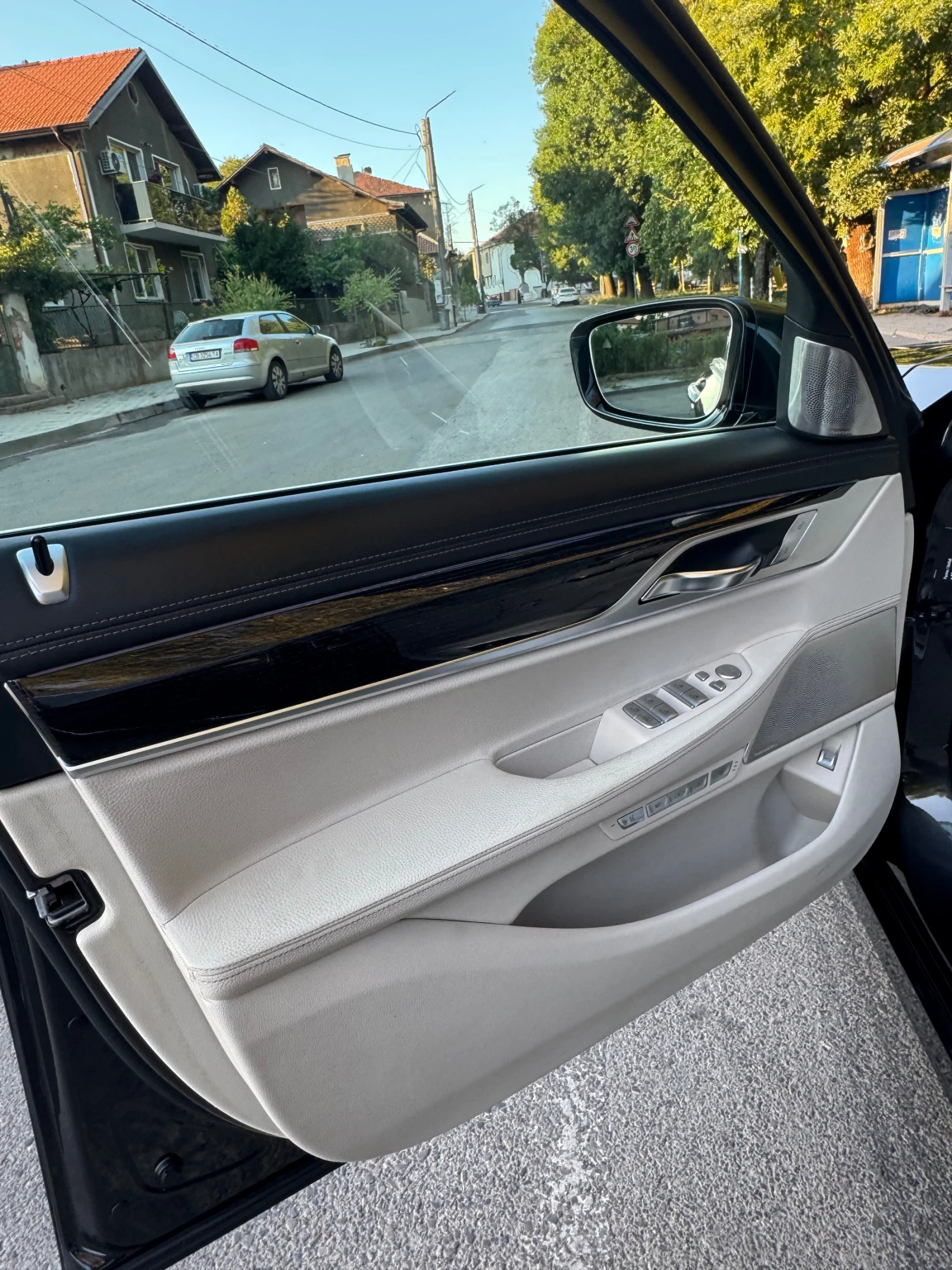 BMW 750 BOWERS&WILKINS/FULL/CARBON, снимка 7 - Автомобили и джипове - 55695221