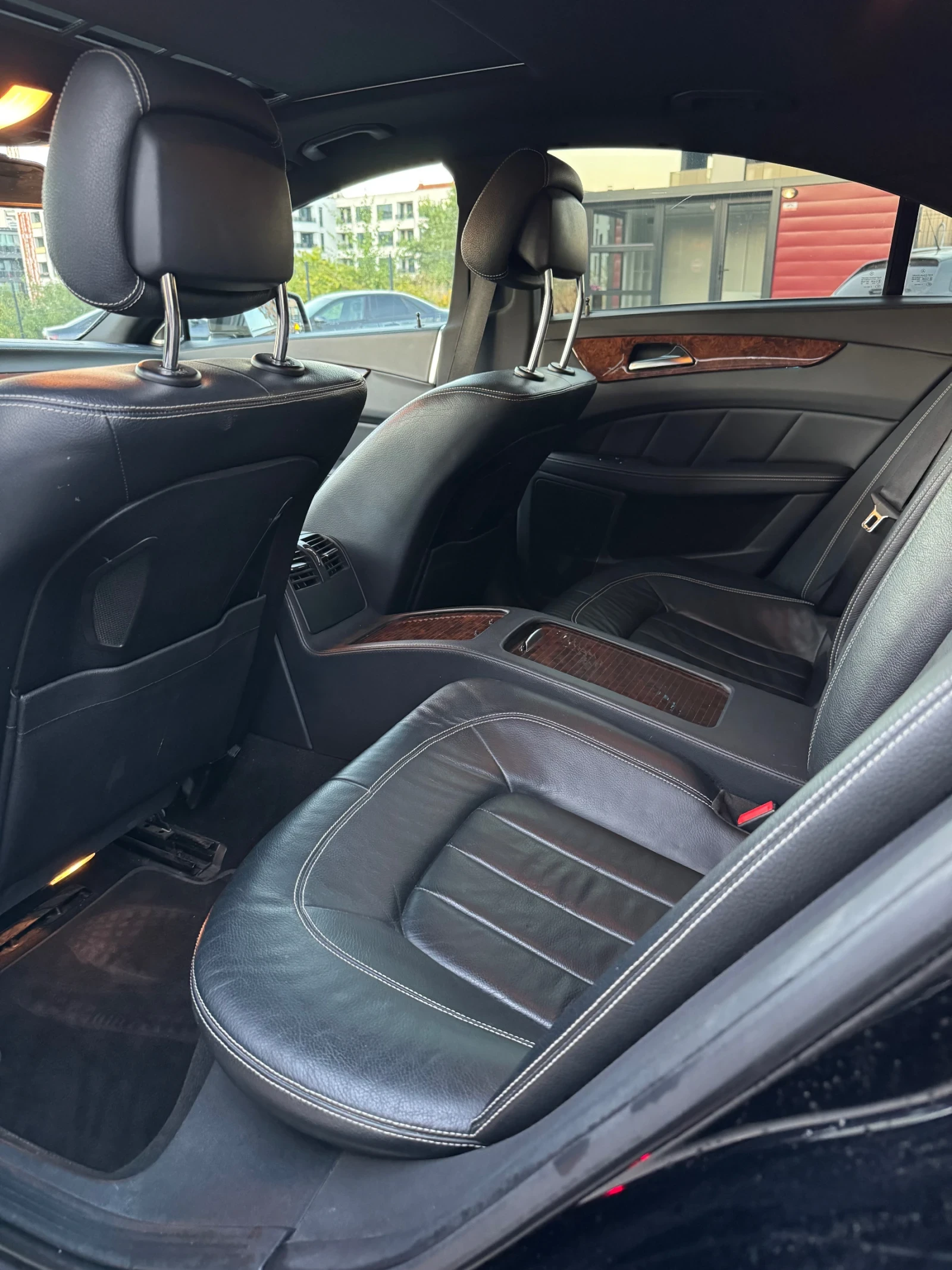 Mercedes-Benz CLS 550 6.3 PACK/BRABUS/HARMAN/PANO/KEYLESS/BARTER/LIZING, снимка 14 - Автомобили и джипове - 55971471