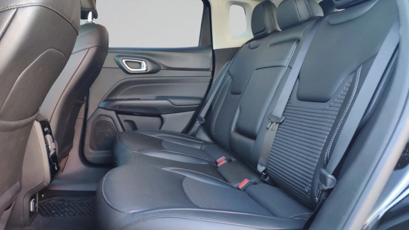 Jeep Compass LIMITED 1.5 e-Hybrid 48V Petrol 130 hp 7-DCT, снимка 10 - Автомобили и джипове - 49431686