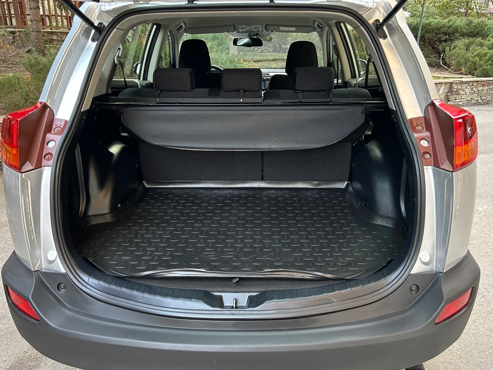 Toyota Rav4 2.0 D-4D, ПЪЛНА СЕРВ. ИСТОРИЯ !!!  , снимка 12 - Автомобили и джипове - 53700794