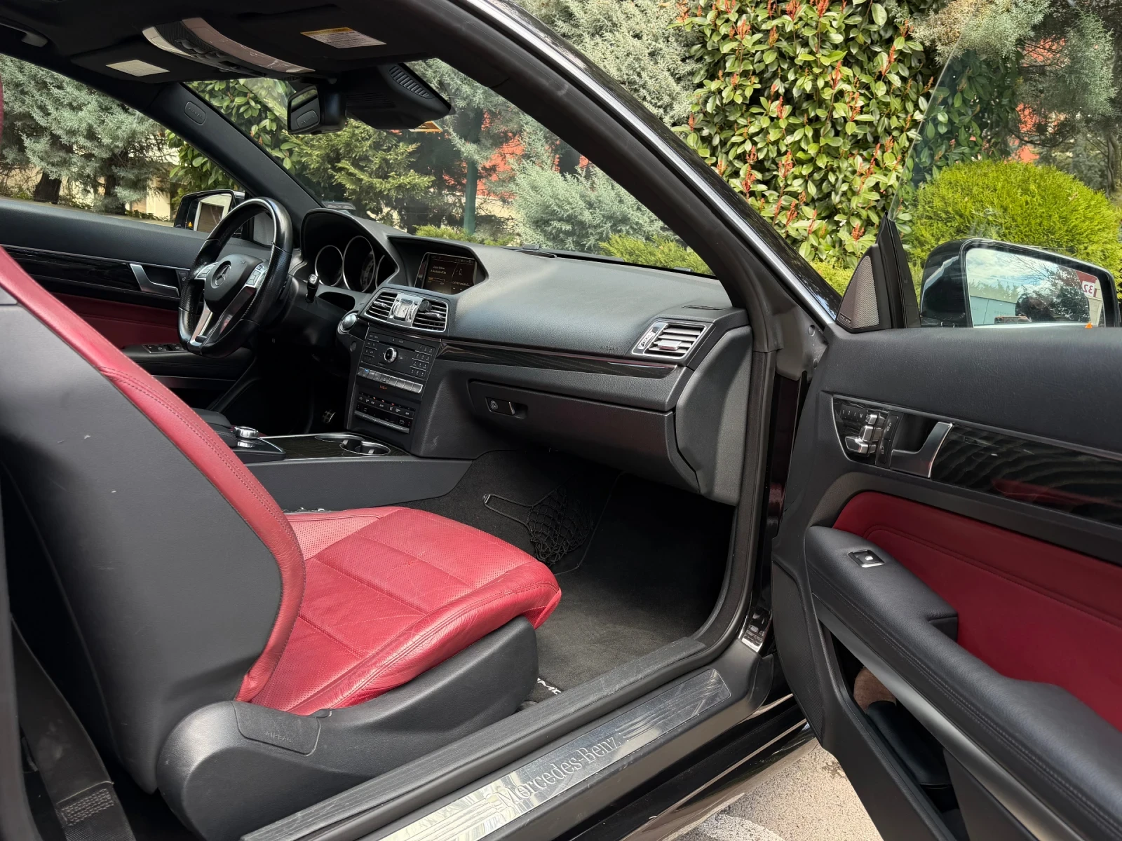 Mercedes-Benz E 400 AMG Coupe 4matic 120000 км, Keyless, Harman, снимка 9 - Автомобили и джипове - 53931779