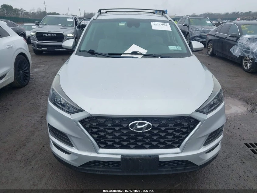 Hyundai Tucson 2.0l Value, снимка 12 - Автомобили и джипове - 53824641