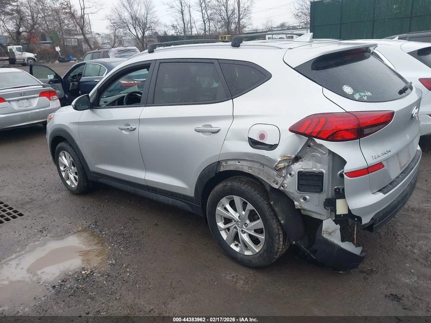 Hyundai Tucson 2.0l Value, снимка 3 - Автомобили и джипове - 53824641