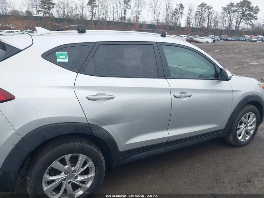 Hyundai Tucson 2.0l Value, снимка 13 - Автомобили и джипове - 53824641