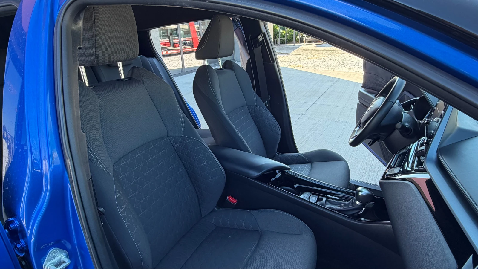 Toyota C-HR 2.0 Hybrid , снимка 13 - Автомобили и джипове - 54819987