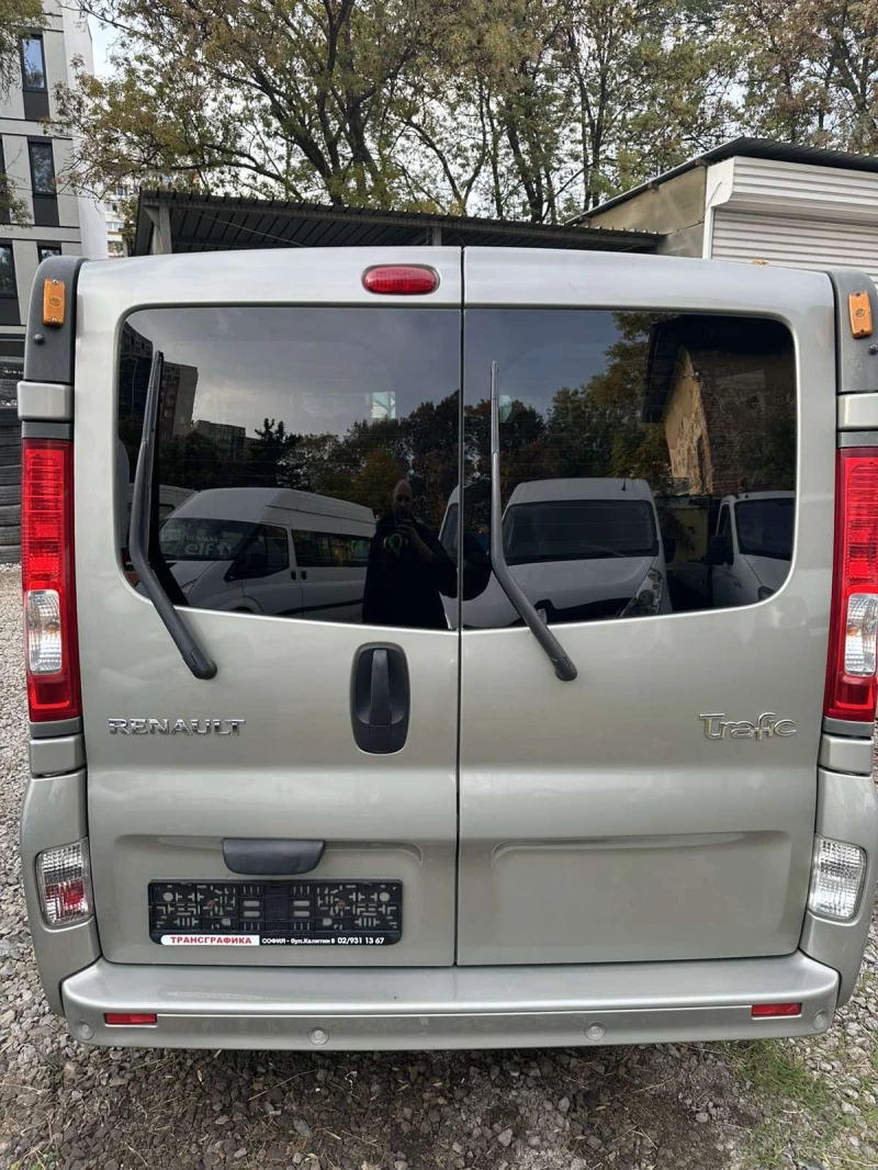 Renault Trafic, снимка 4 - Бусове и автобуси - 52140476
