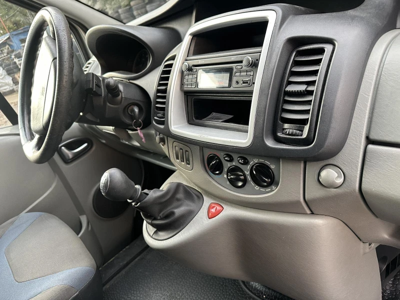 Renault Trafic, снимка 6 - Бусове и автобуси - 52140476