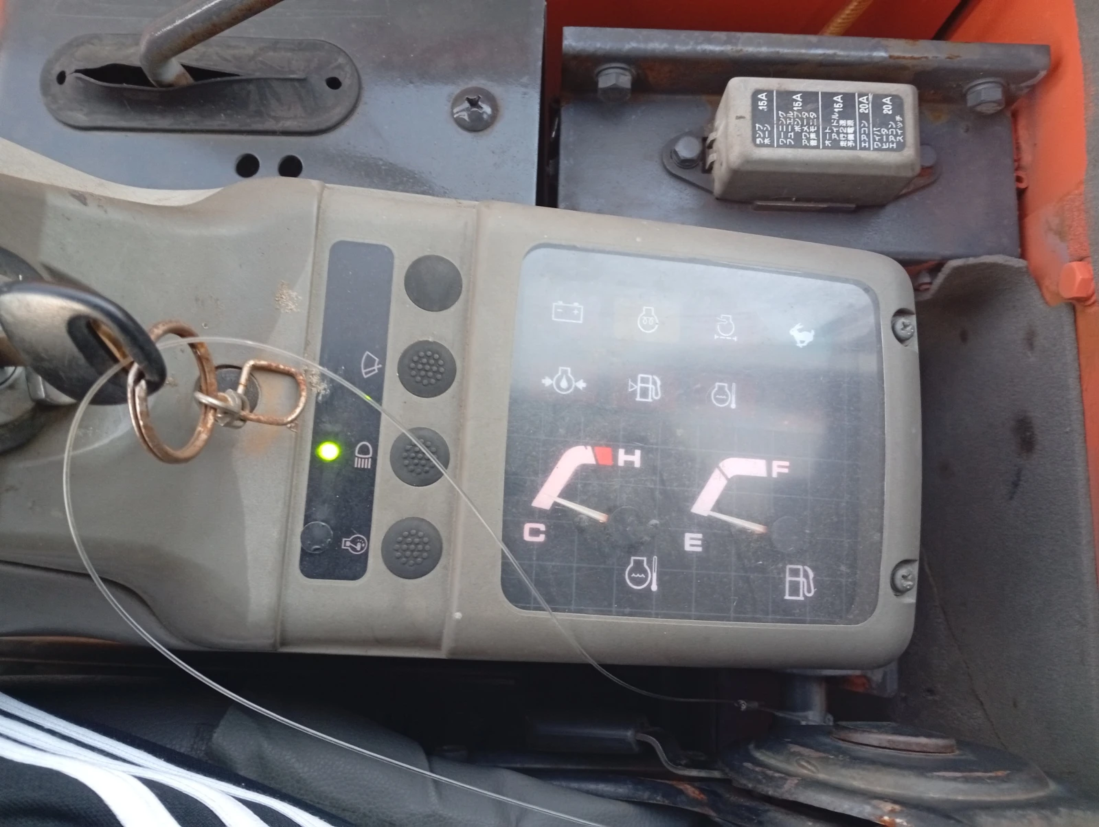 Багер Hitachi ex22, снимка 8 - Индустриална техника - 53817139