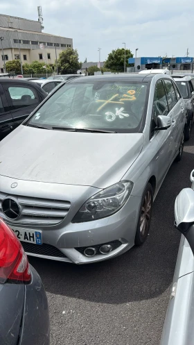 Mercedes-Benz B 180 1, 8 нави панорама