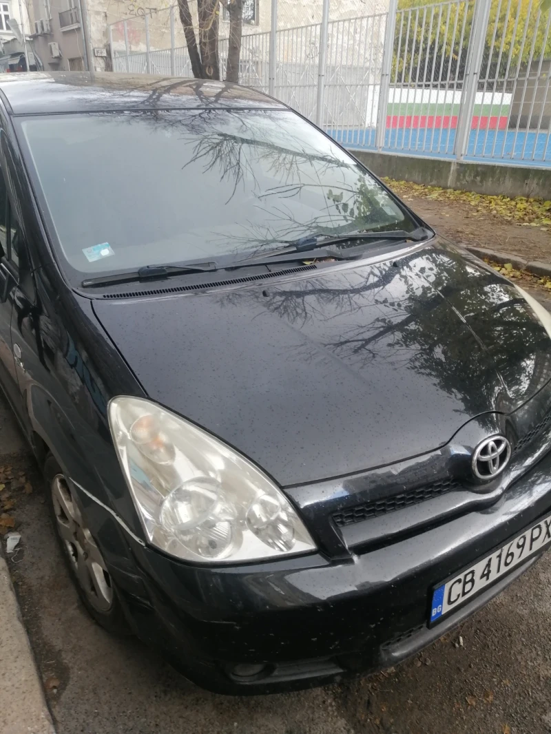 Toyota Corolla verso 2.2 D-4D, снимка 2 - Автомобили и джипове - 52634359