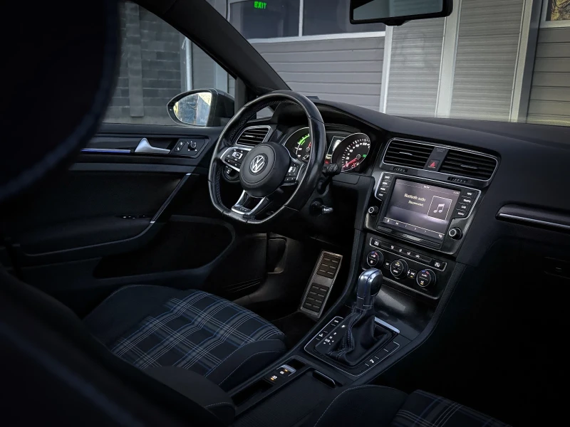 VW Golf VII* GTE* PLUG-IN-HYBRID* PANORAMA* ЛИЗИНГ, снимка 9 - Автомобили и джипове - 52656720