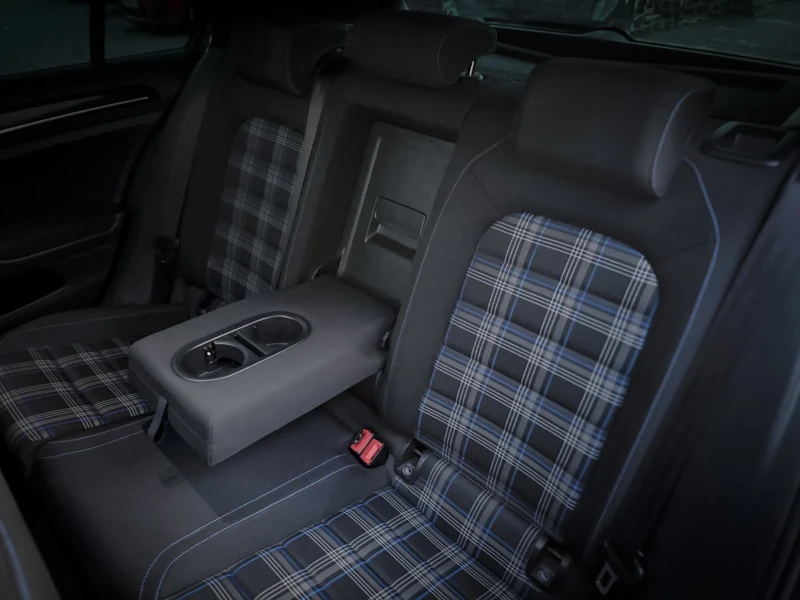 VW Golf VII* GTE* PLUG-IN-HYBRID* PANORAMA* ЛИЗИНГ, снимка 13 - Автомобили и джипове - 52656720