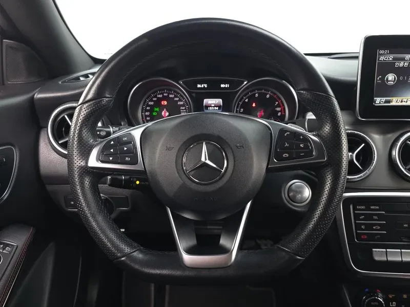 Mercedes-Benz CLA 220 AMG LINE, снимка 13 - Автомобили и джипове - 55007751