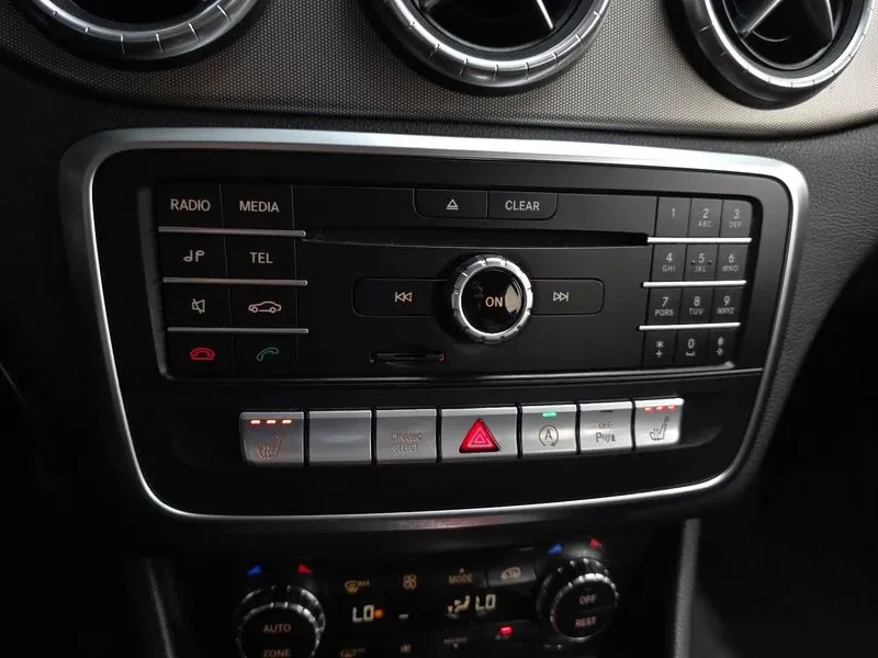 Mercedes-Benz CLA 220 AMG LINE, снимка 16 - Автомобили и джипове - 55007751