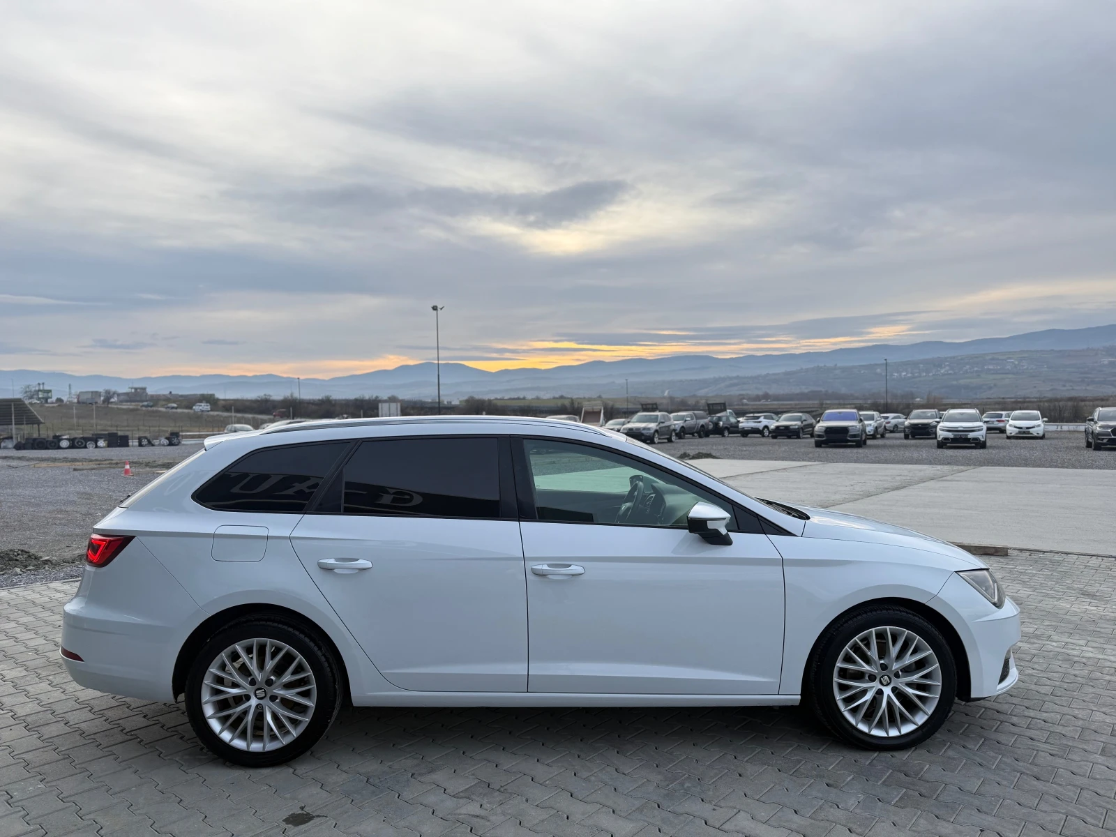 Seat Leon 1.6 TDI 116 ks Собствен лизинг 4500 лв Fr line  - изображение 4
