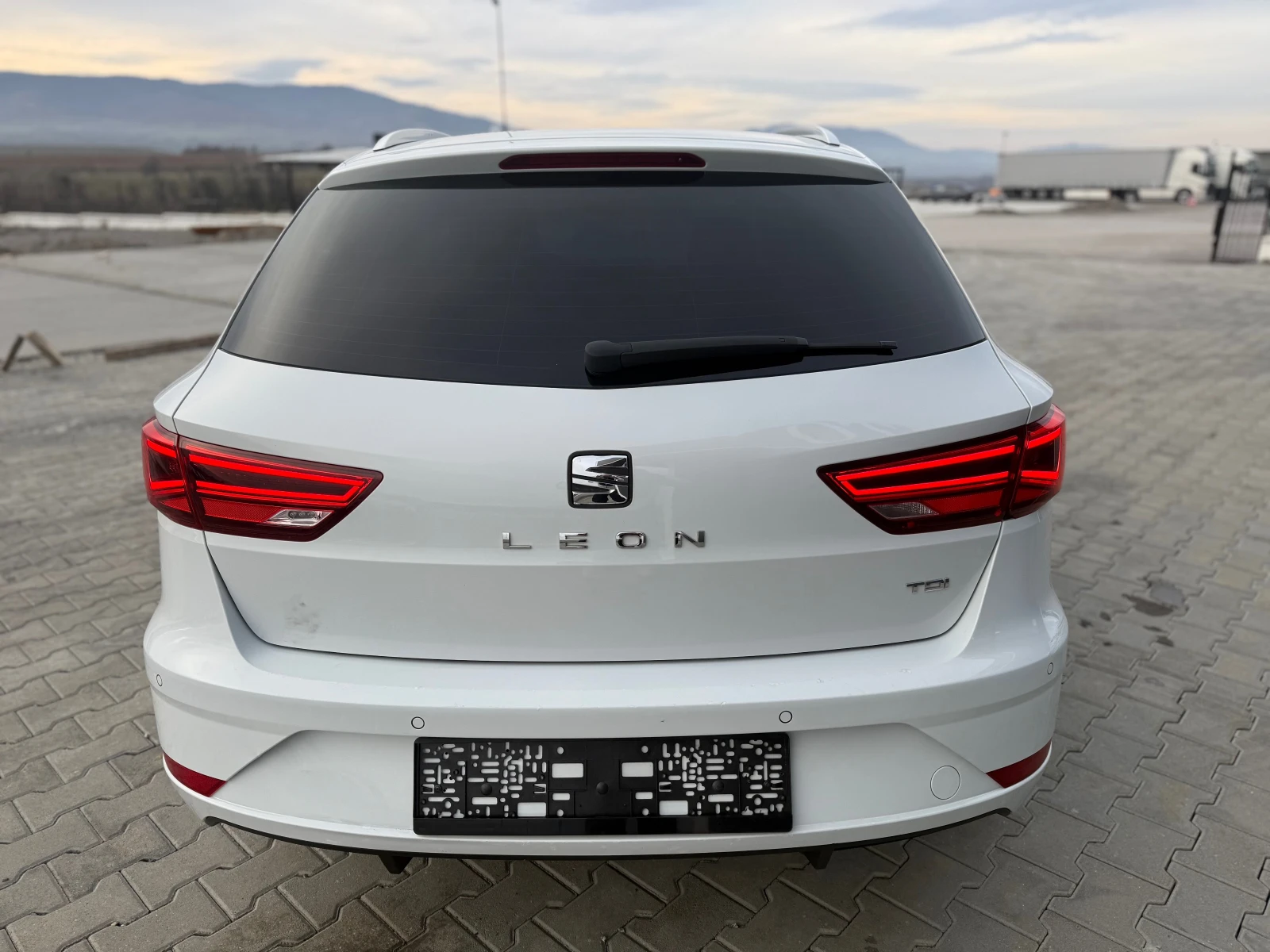 Seat Leon 1.6 TDI 116 ks Собствен лизинг 4500 лв Fr line  - изображение 6