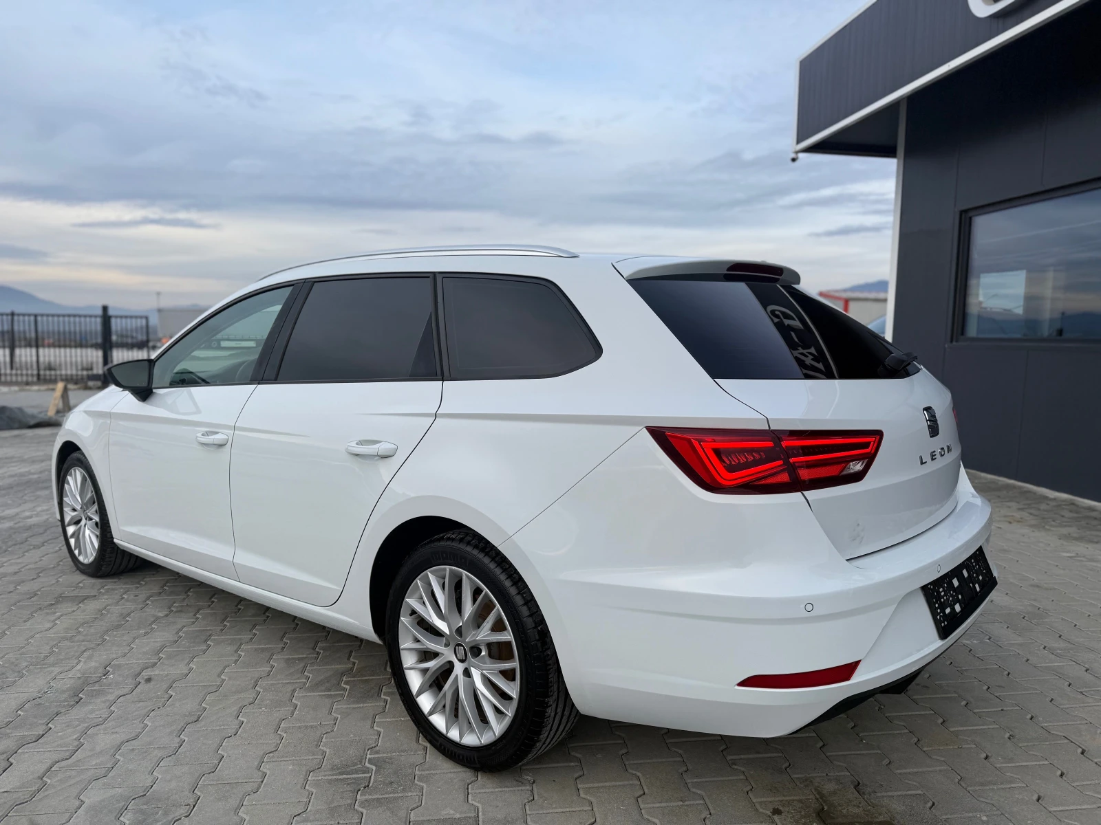 Seat Leon 1.6 TDI 116 ks Собствен лизинг 4500 лв Fr line  - изображение 7