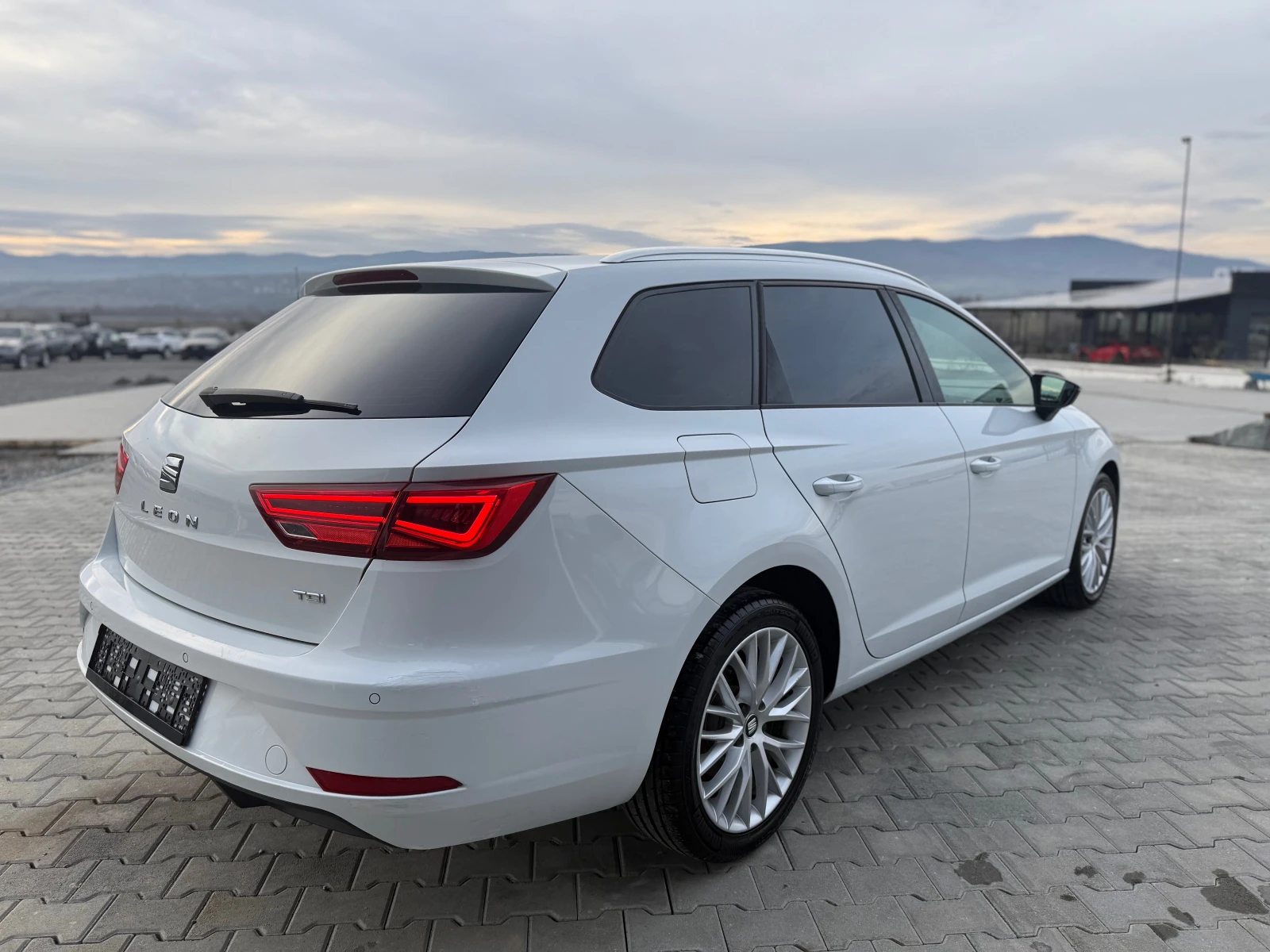 Seat Leon 1.6 TDI 116 ks Собствен лизинг 4500 лв Fr line  - изображение 5