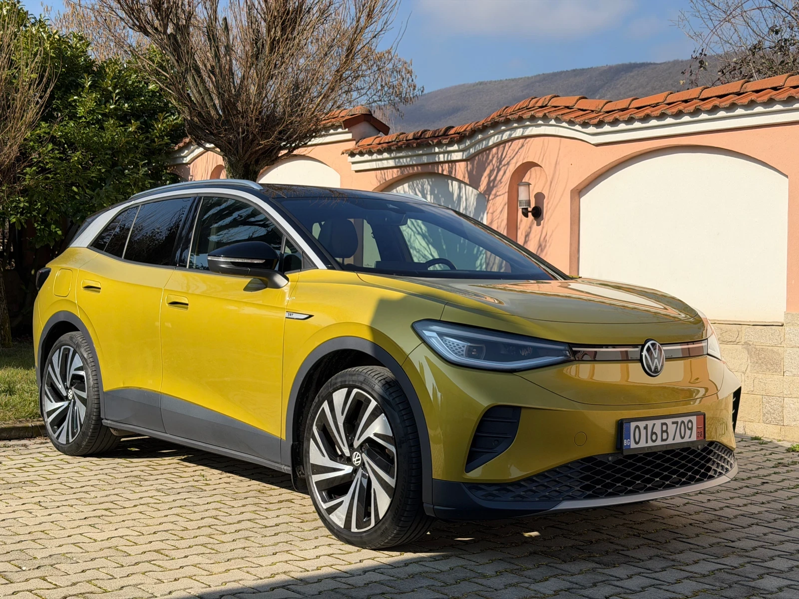 VW ID.4 1st/PRO/21/Pano/82kw/Memory/360/HeadUp/104km, снимка 3 - Автомобили и джипове - 53420573