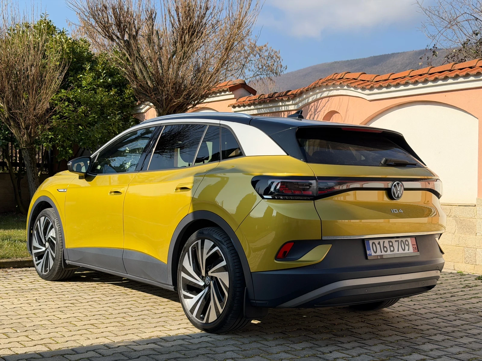 VW ID.4 1st/PRO/21/Pano/82kw/Memory/360/HeadUp/104km, снимка 6 - Автомобили и джипове - 53420573