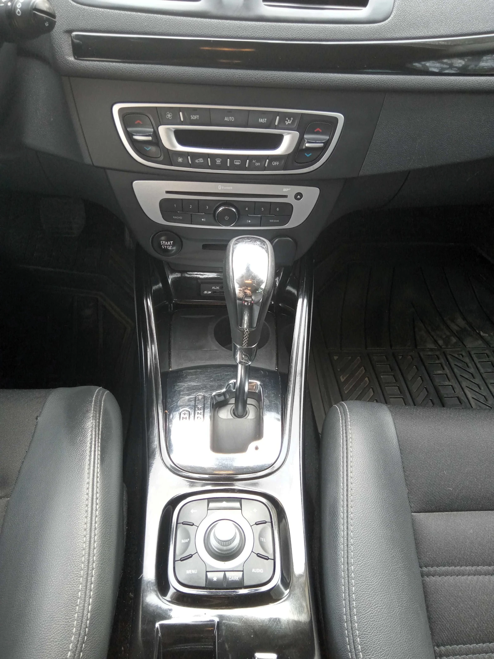 Renault Megane Автоматик, Facelift, Bose Edition, 132 к.с., 16V, , снимка 4 - Автомобили и джипове - 53914076