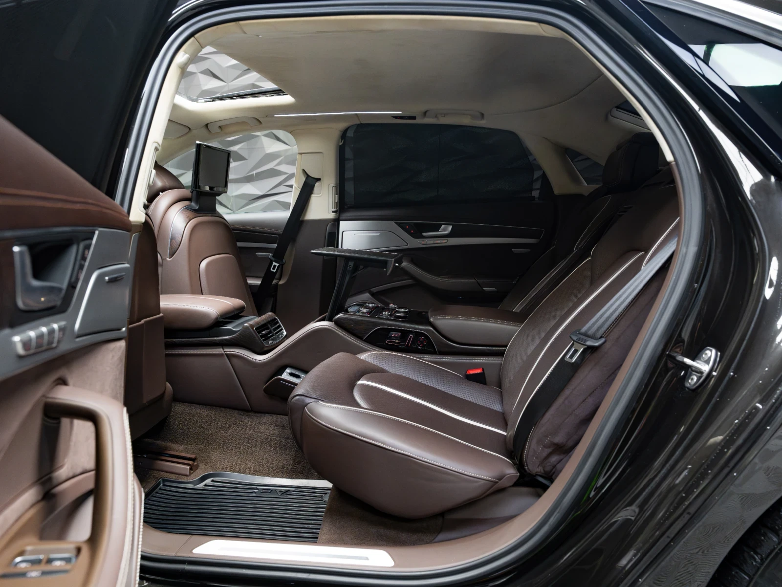 Audi A8, снимка 5 - Автомобили и джипове - 54318534