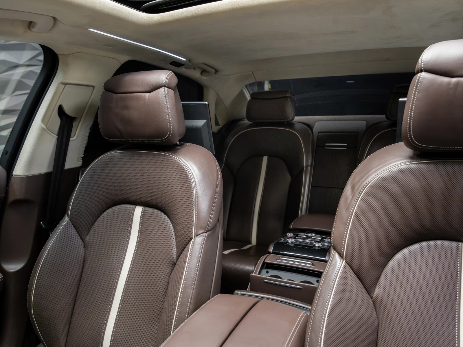 Audi A8, снимка 4 - Автомобили и джипове - 54318534