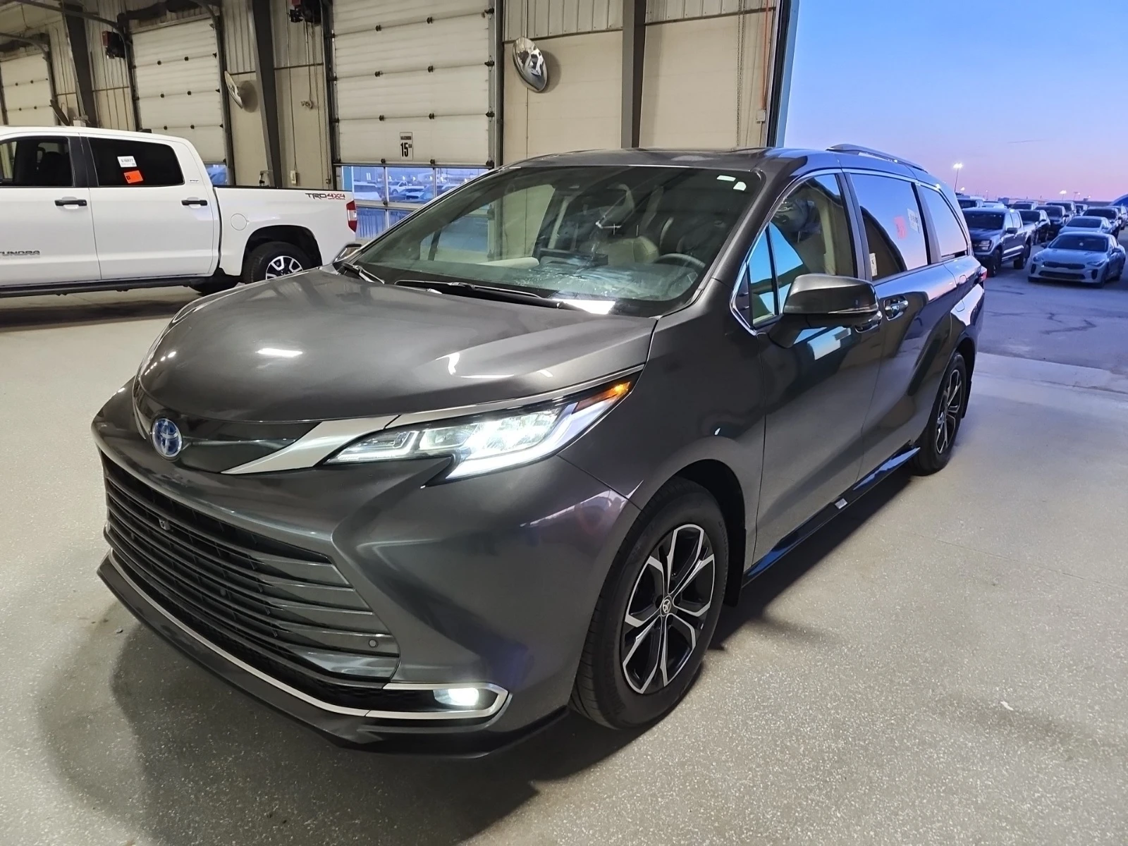 Toyota Sienna HYBRID PLATINUM * AWD * CARFAX * АВТО КРЕДИТ * 