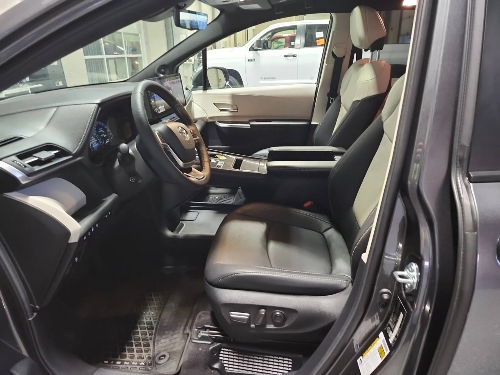 Toyota Sienna HYBRID PLATINUM * AWD * CARFAX * ���� ������ *  | Mobile.bg � ����������� 5