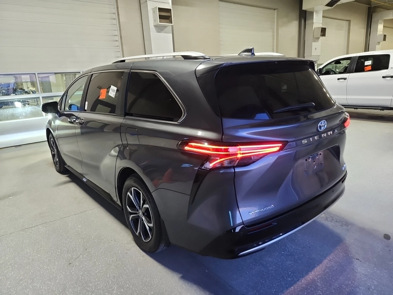 Toyota Sienna HYBRID PLATINUM * AWD * CARFAX * ���� ������ *  | Mobile.bg � ����������� 4