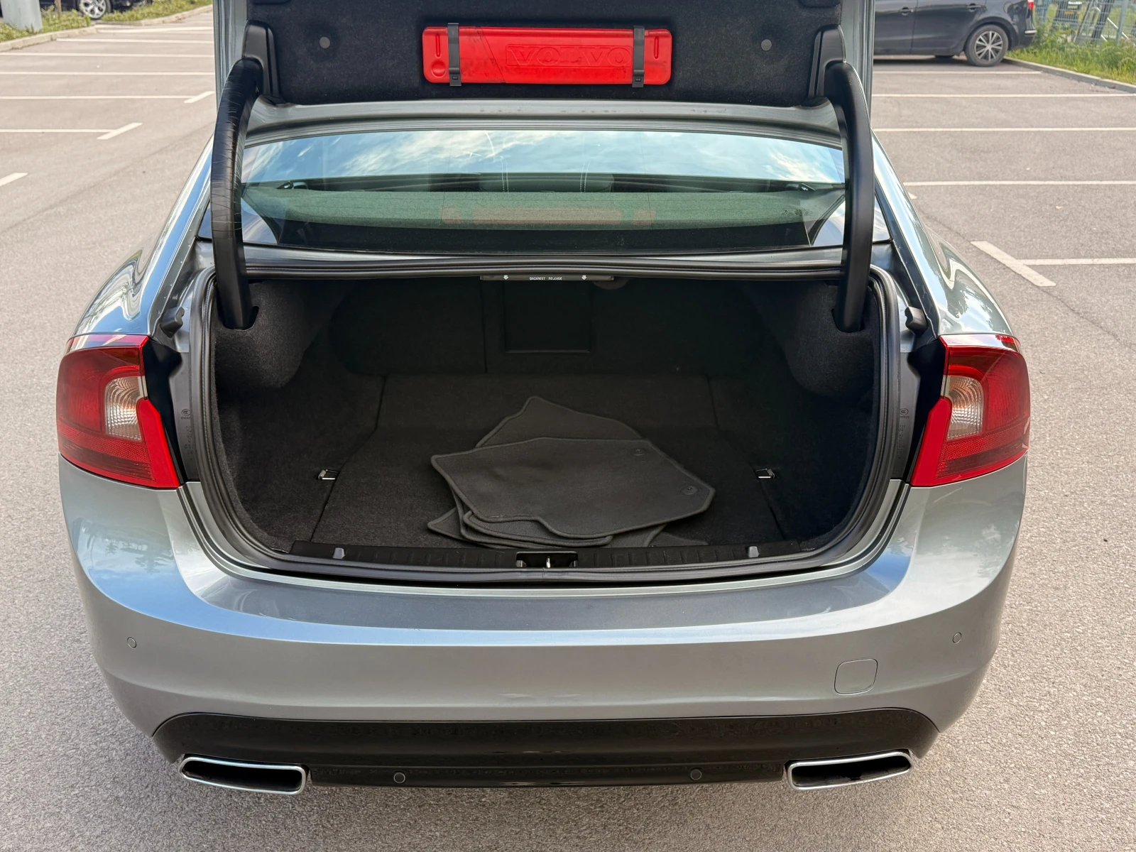 Volvo S60 2.0D* R-DESIGN* , снимка 14 - Автомобили и джипове - 54549486