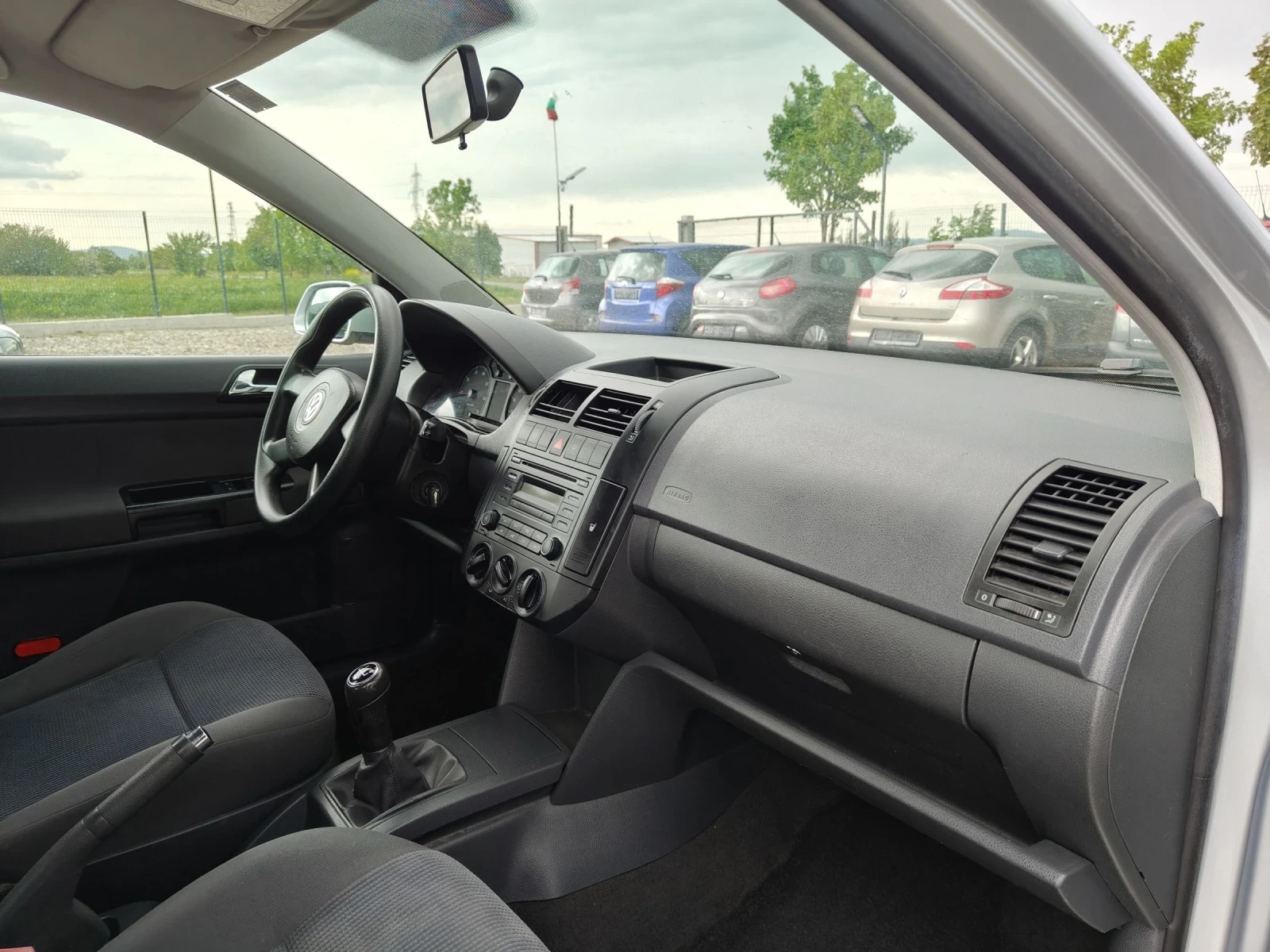 VW Polo 1.4 75 климатик , снимка 12 - Автомобили и джипове - 54574558