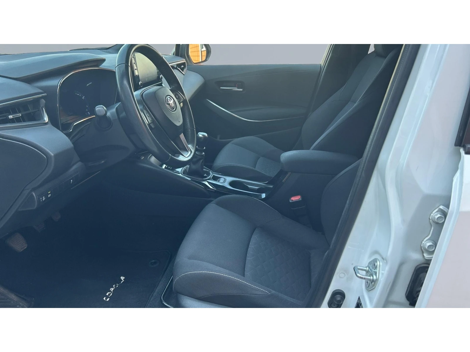 Toyota Corolla  1.2T  Executive M/T 116, Месечна вноска от 199  , снимка 11 - Автомобили и джипове - 54739242