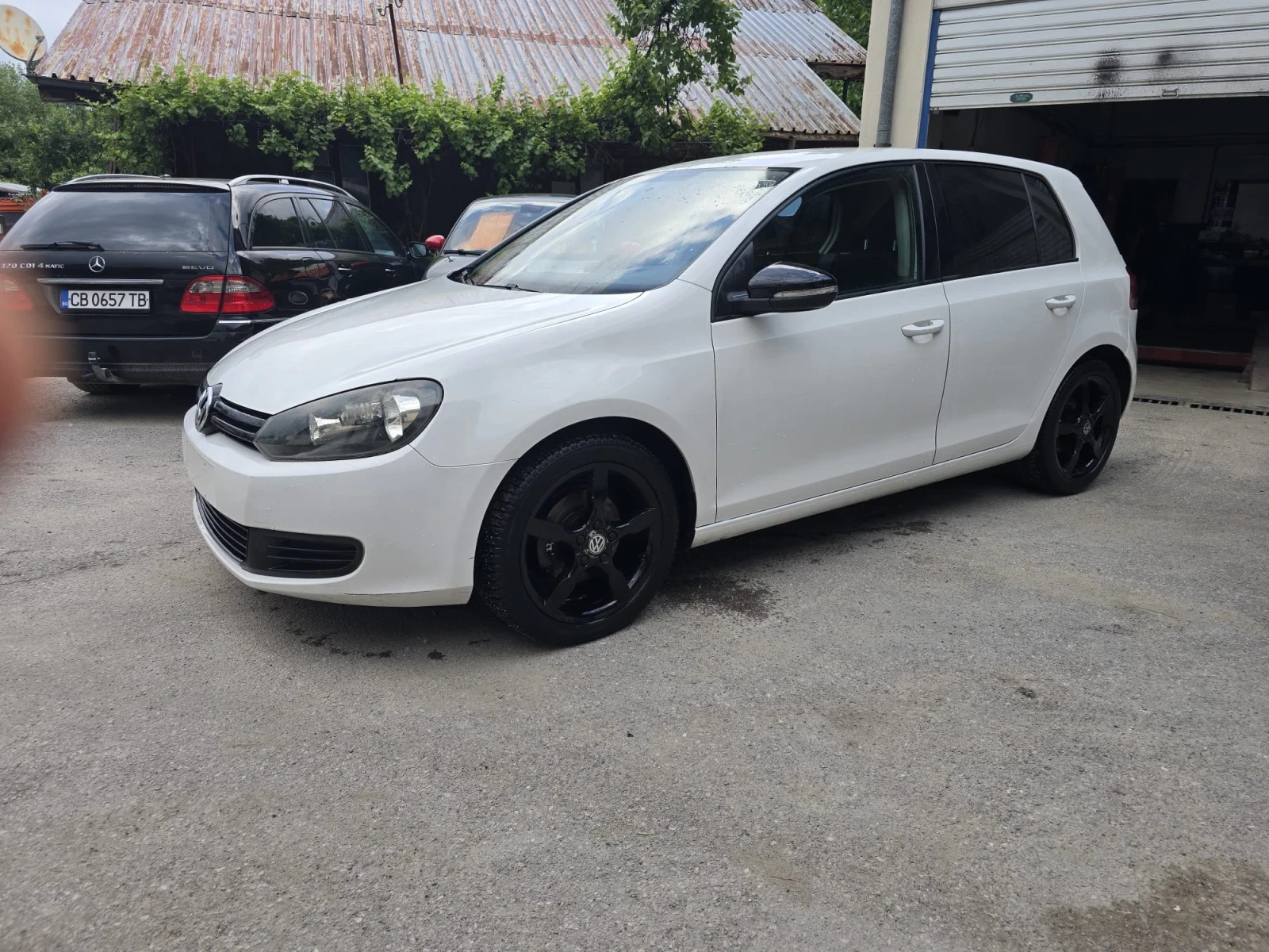 VW Golf 1.6 TDI, снимка 3 - Автомобили и джипове - 55157539