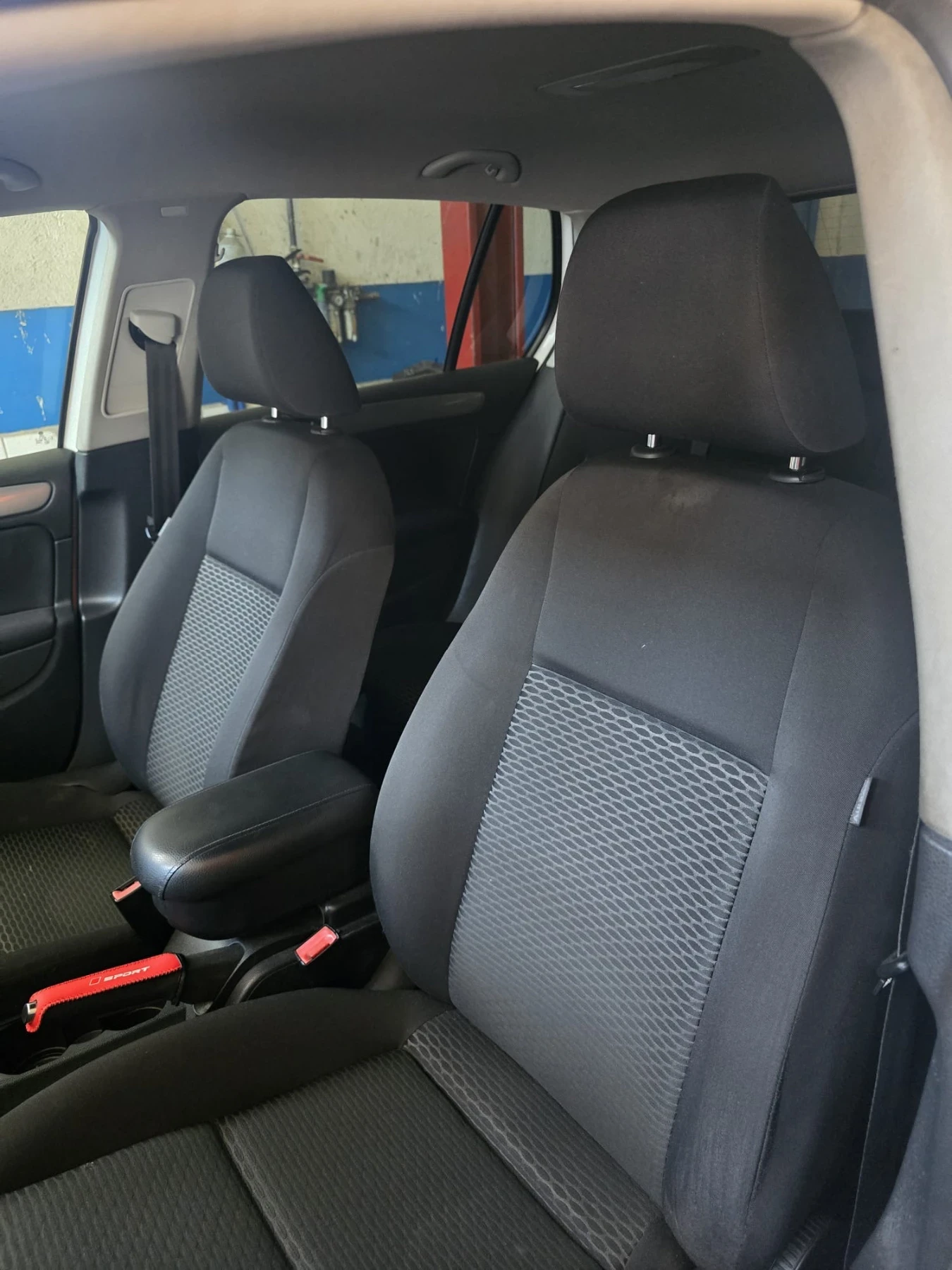 VW Golf 1.6 TDI, снимка 8 - Автомобили и джипове - 55157539