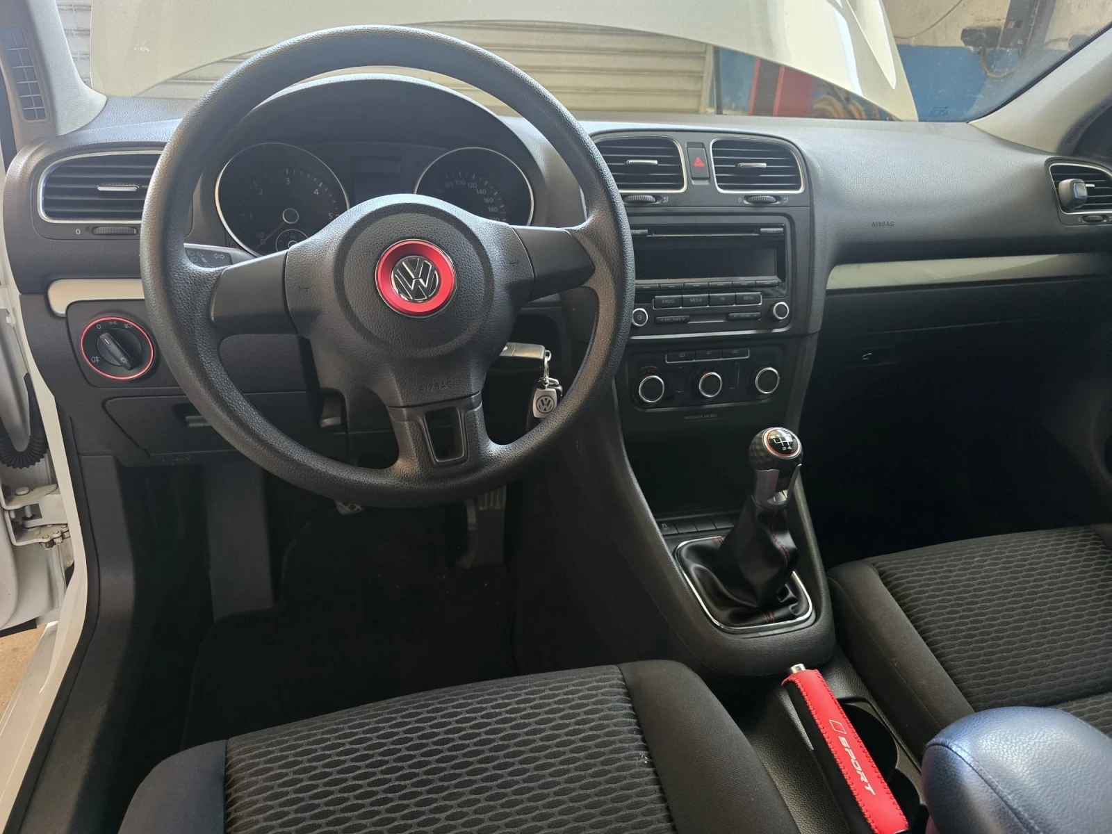 VW Golf 1.6 TDI, снимка 6 - Автомобили и джипове - 55157539
