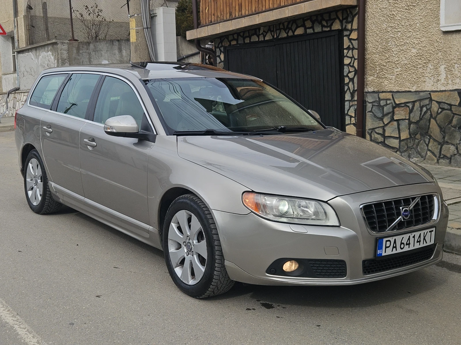 Volvo V70 2.4D, снимка 2 - Автомобили и джипове - 55403372