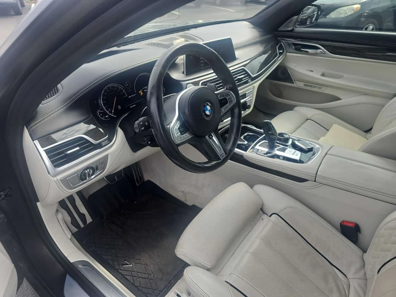 BMW 760 * xDrive * CARFAX * V12 * ДИГИТАЛЕН КЛЮЧ, снимка 7 - Автомобили и джипове - 55577778