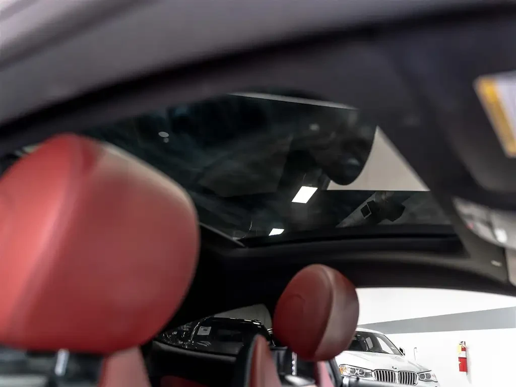 Mercedes-Benz C 300 AMG* LINE* 4MATIC* ДИГИТАЛНО* ТАБЛО* 360КАМЕРА* ПО, снимка 12 - Автомобили и джипове - 55619283