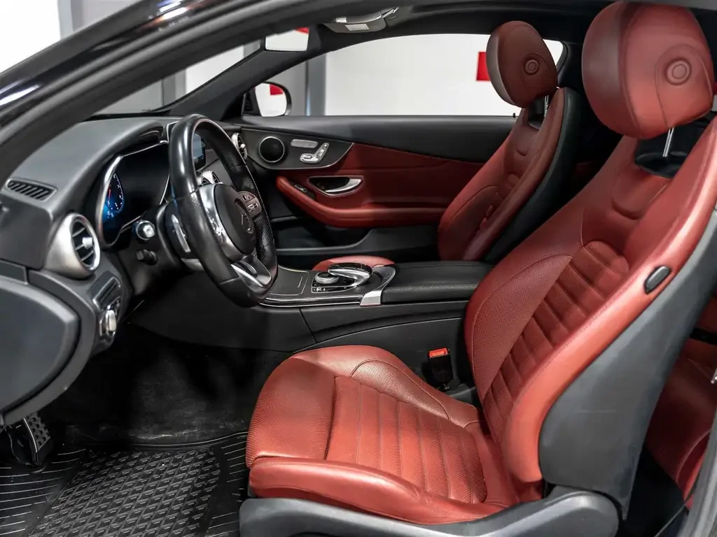 Mercedes-Benz C 300 AMG* LINE* 4MATIC* ДИГИТАЛНО* ТАБЛО* 360КАМЕРА* ПО, снимка 13 - Автомобили и джипове - 55619283