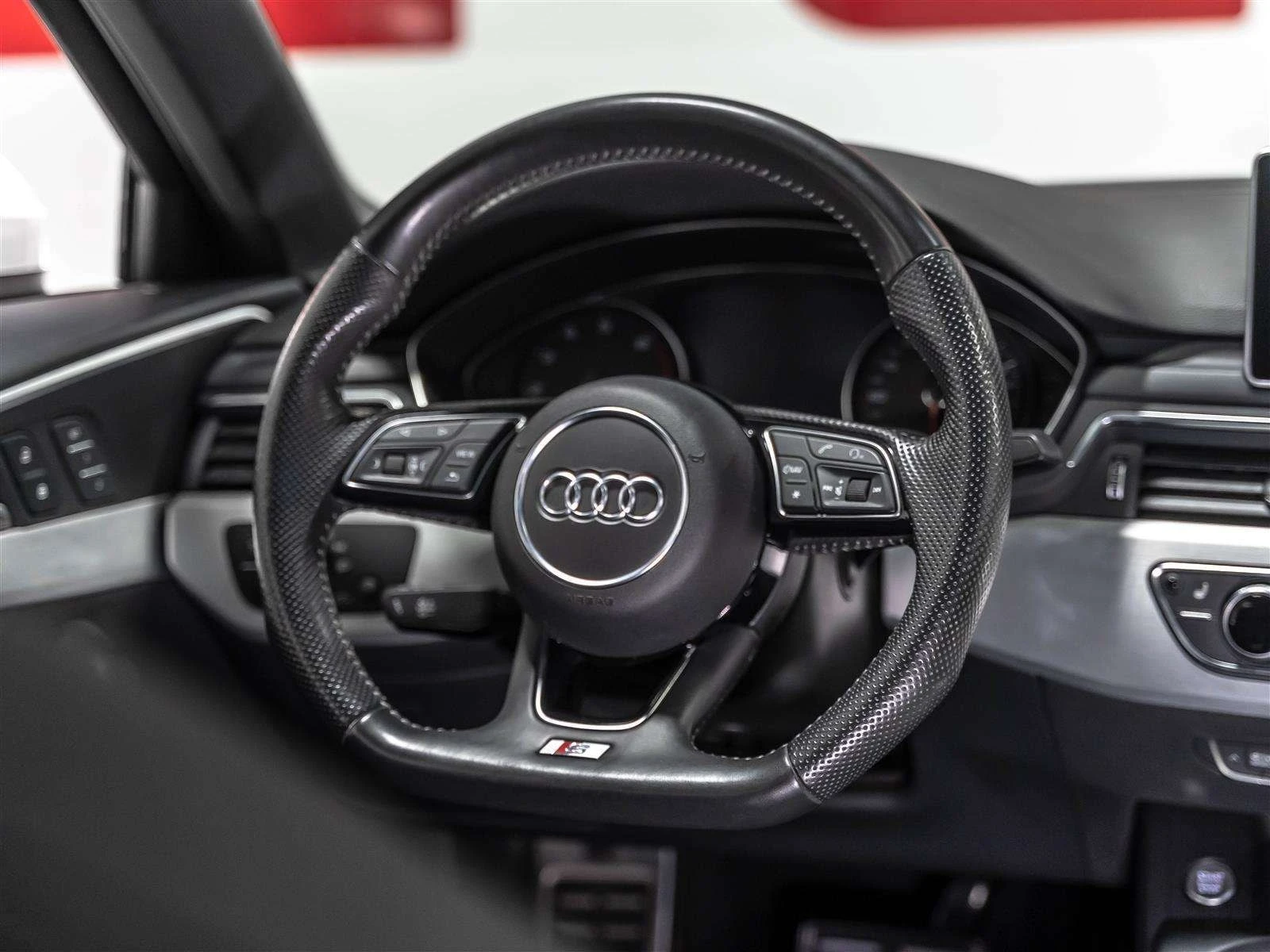 Audi A4 * Progressiv| S Line| Navigation| Rear Cam| Low Km, снимка 7 - Автомобили и джипове - 56102828