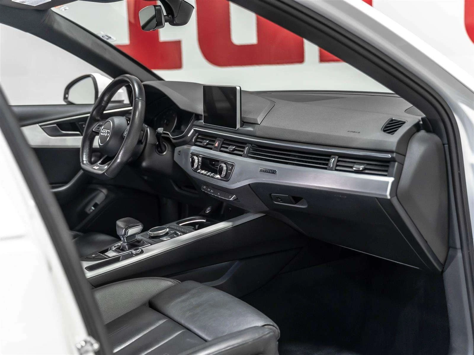 Audi A4 * Progressiv| S Line| Navigation| Rear Cam| Low Km, снимка 9 - Автомобили и джипове - 56102828