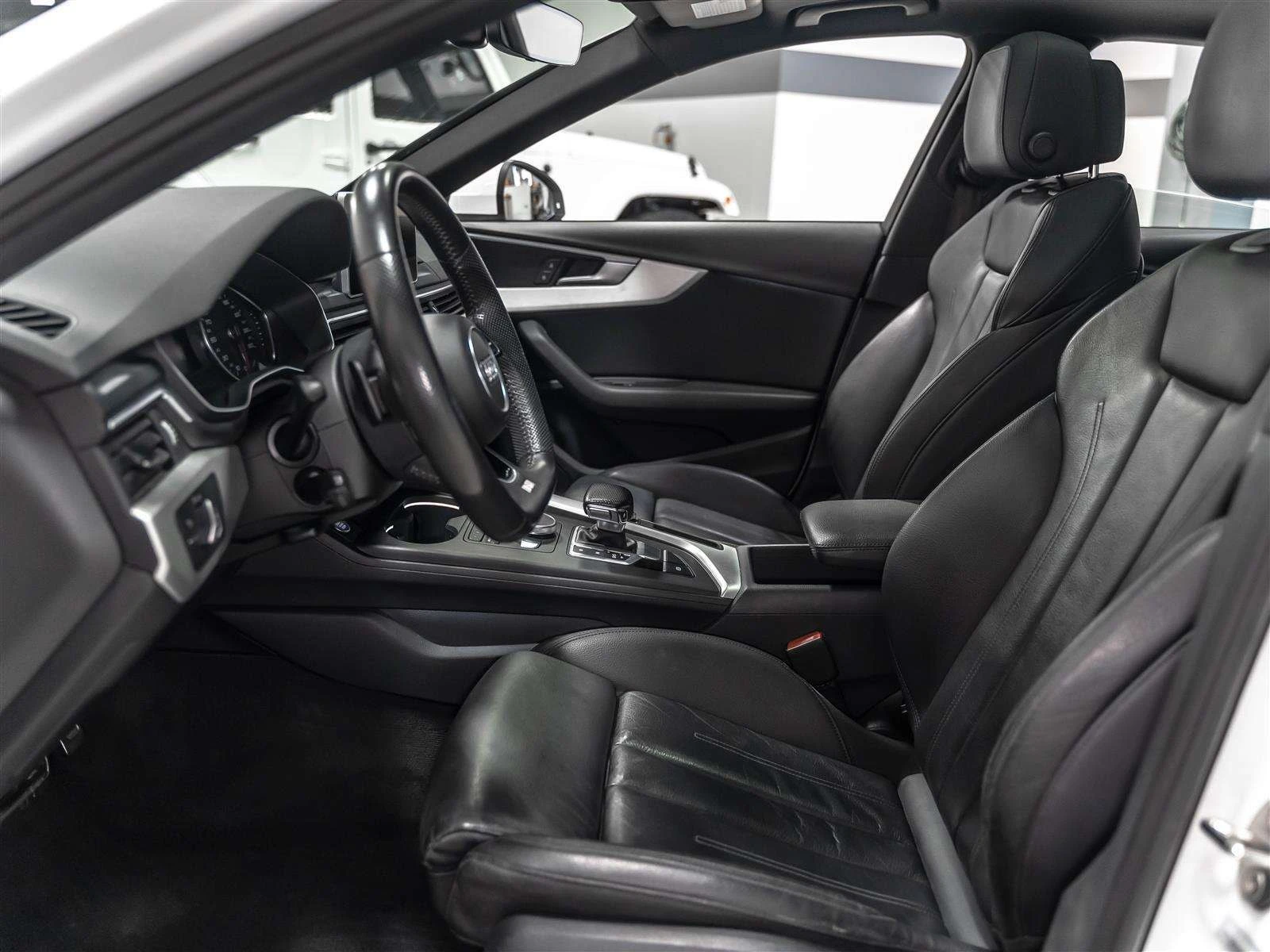 Audi A4 * Progressiv| S Line| Navigation| Rear Cam| Low Km, снимка 6 - Автомобили и джипове - 56102828