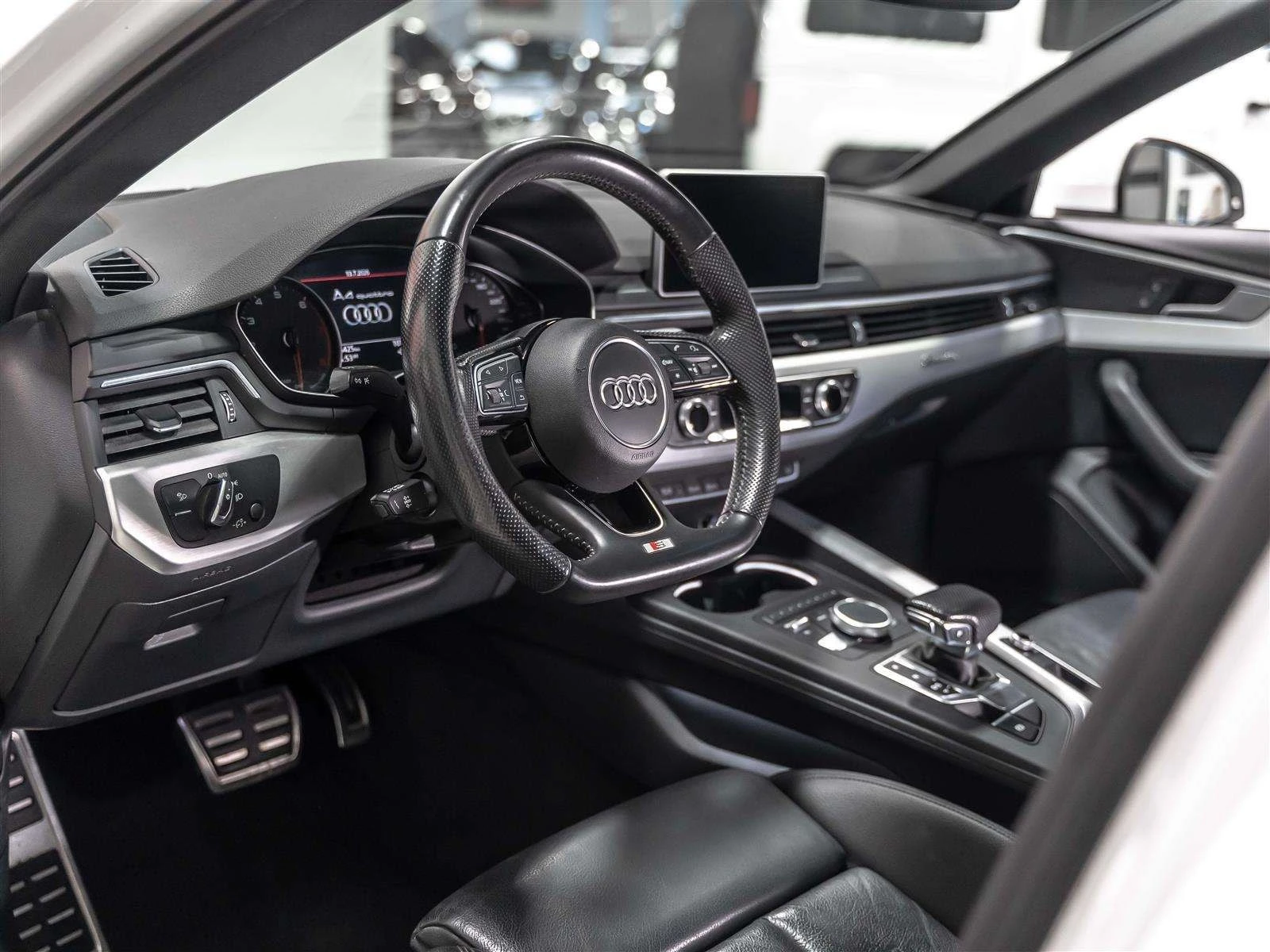 Audi A4 * Progressiv| S Line| Navigation| Rear Cam| Low Km, снимка 5 - Автомобили и джипове - 56102828