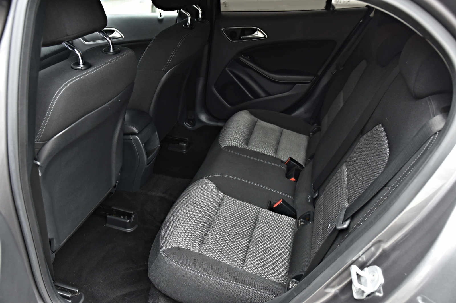 Mercedes-Benz GLA 200, снимка 9 - Автомобили и джипове - 56235258