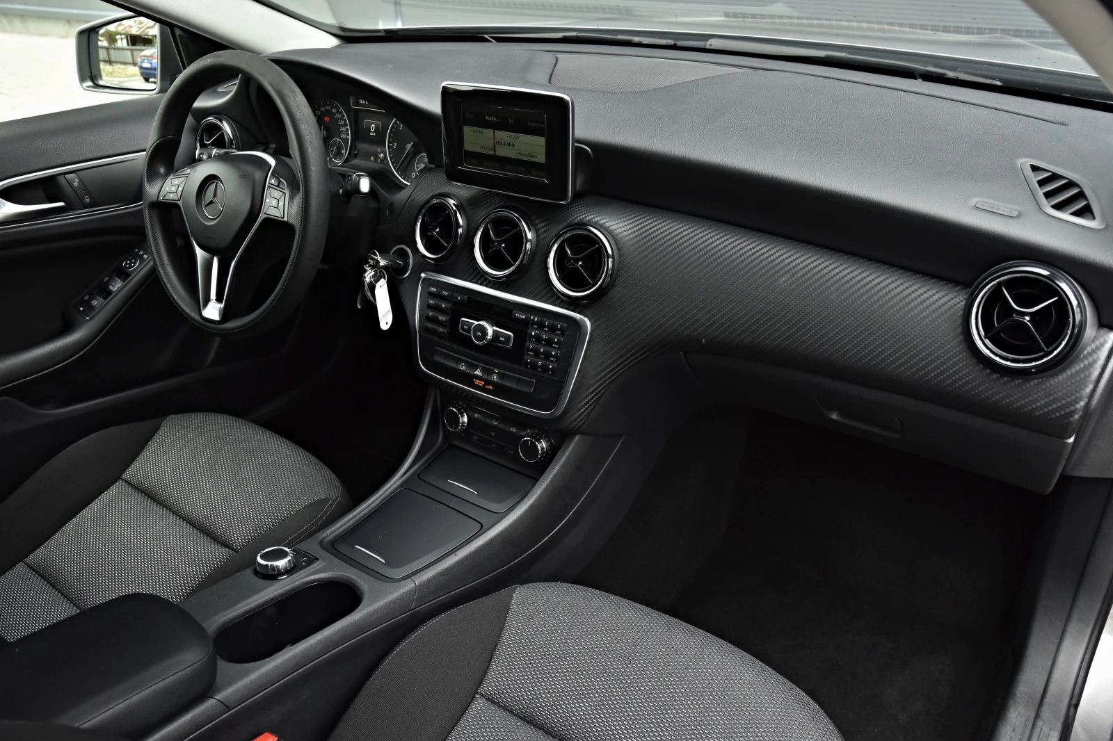 Mercedes-Benz GLA 200, снимка 16 - Автомобили и джипове - 56235258