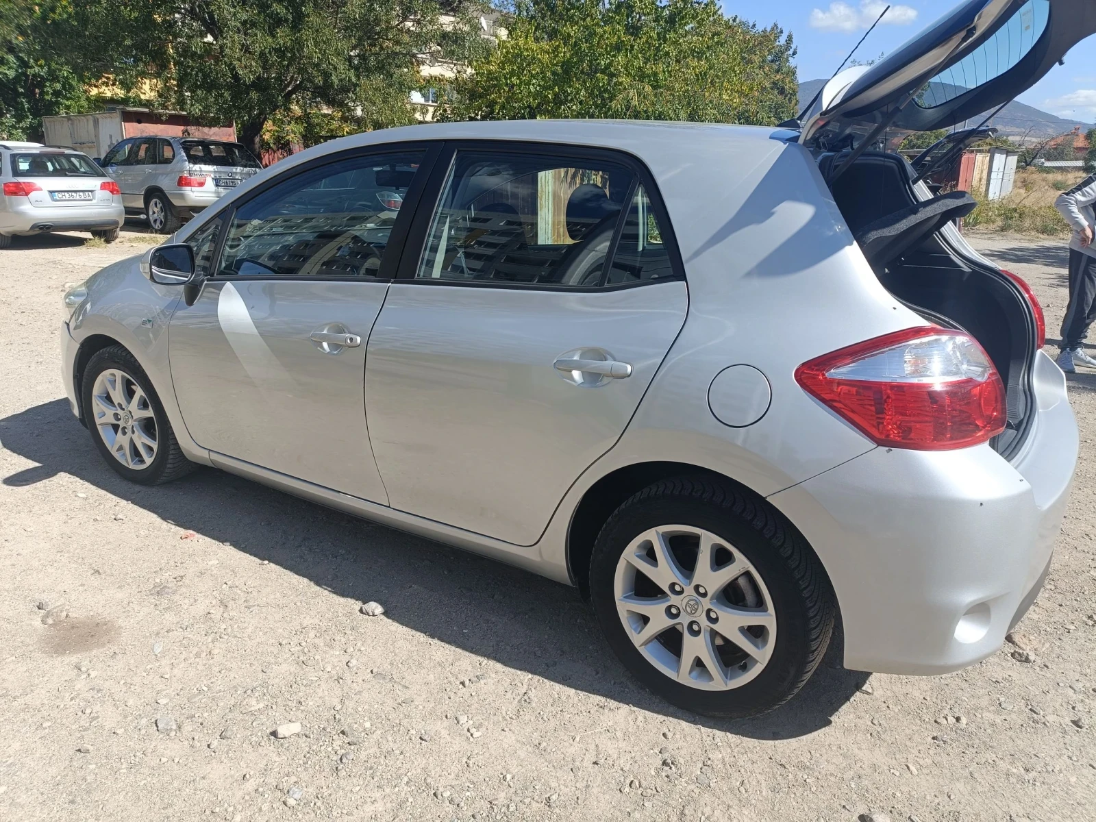Toyota Auris, снимка 4 - Автомобили и джипове - 56339195